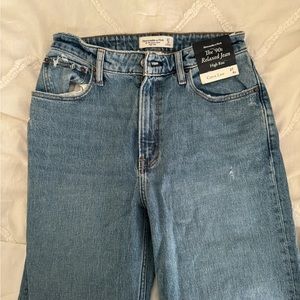 Abercrombie Curve Love 90s Relaxed Jean Size 27